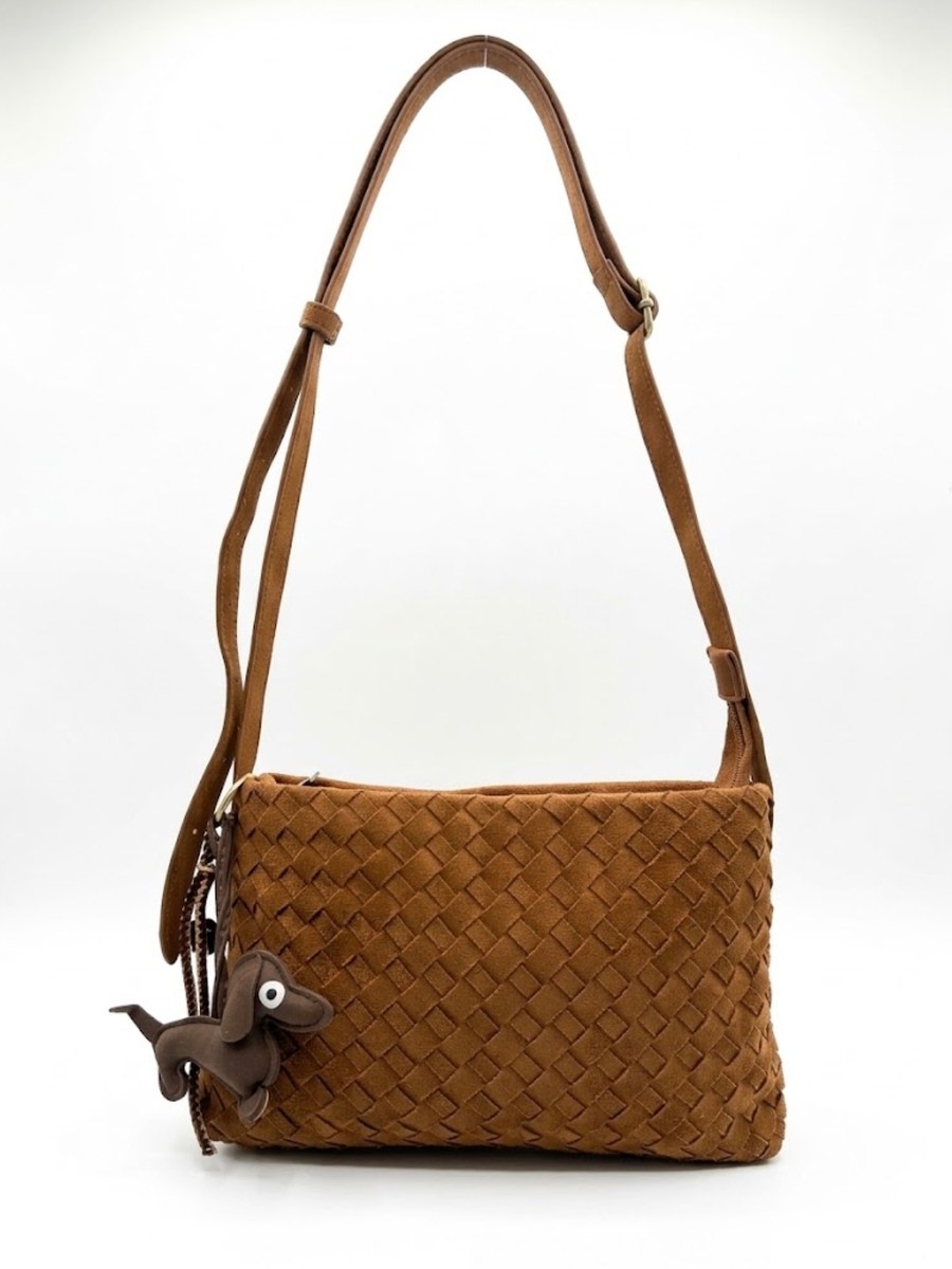 Bolso Natte trenzado con perrito en Camel