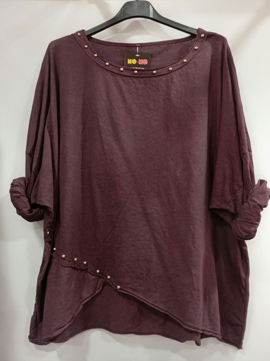 Camiseta Regina con tachuelas en Vino