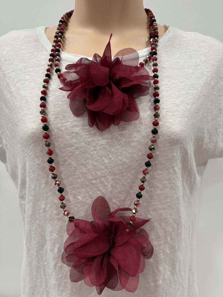Collar Pompón en Granate