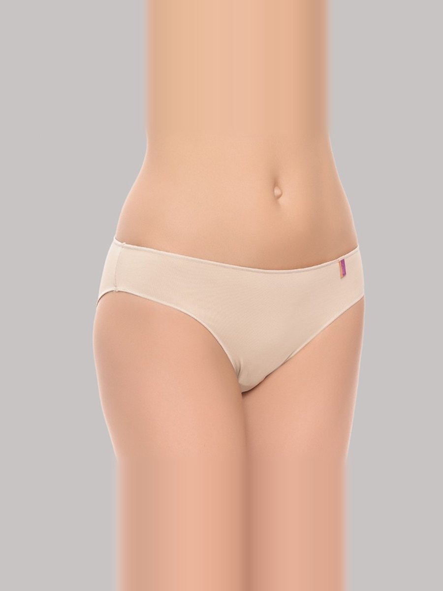 Braga bikini de microfibra Naiara 880 en tierra