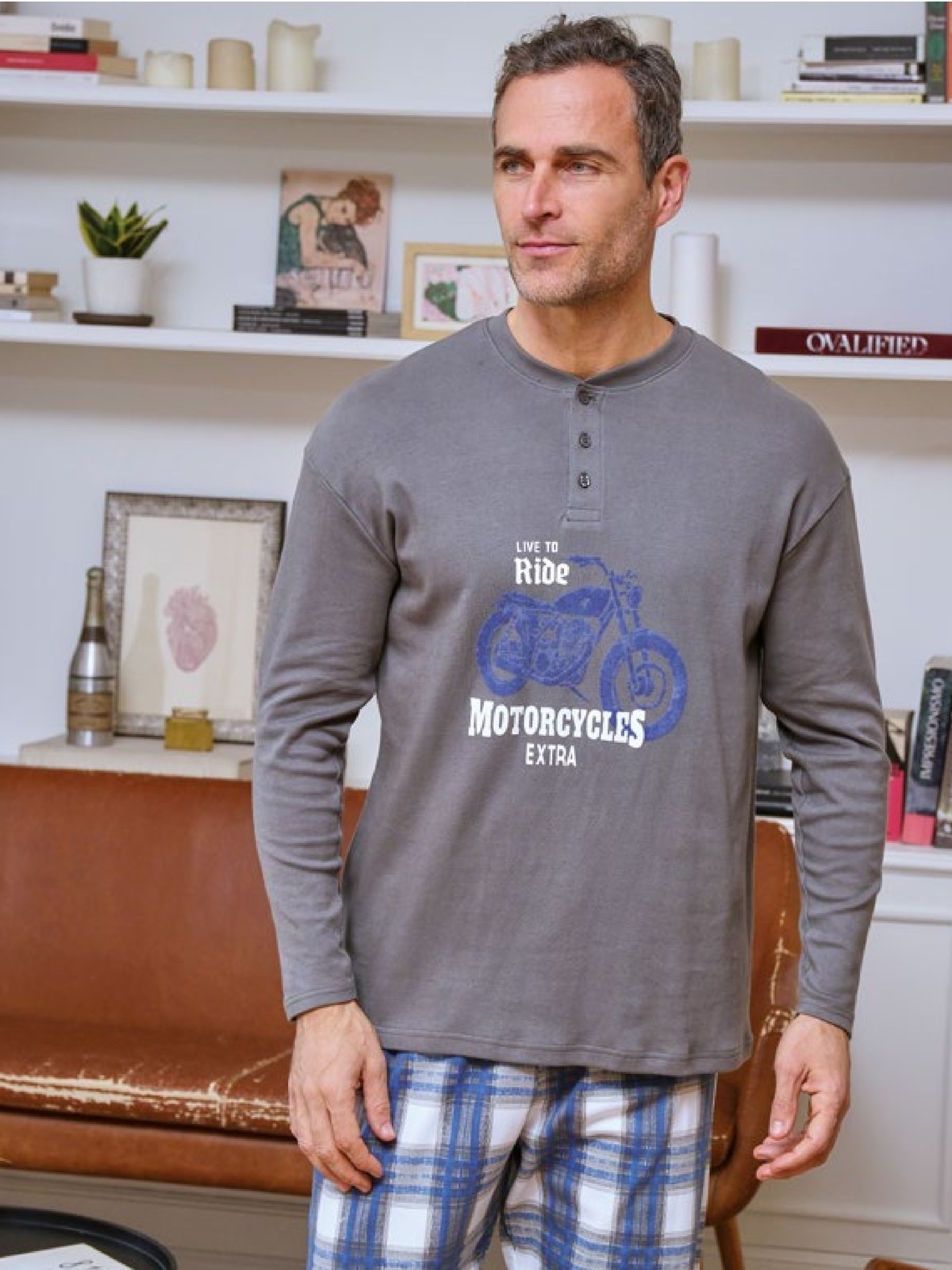 Pijama de hombre Andrés de Muslher, camiseta de moto y pantalón de cuadros