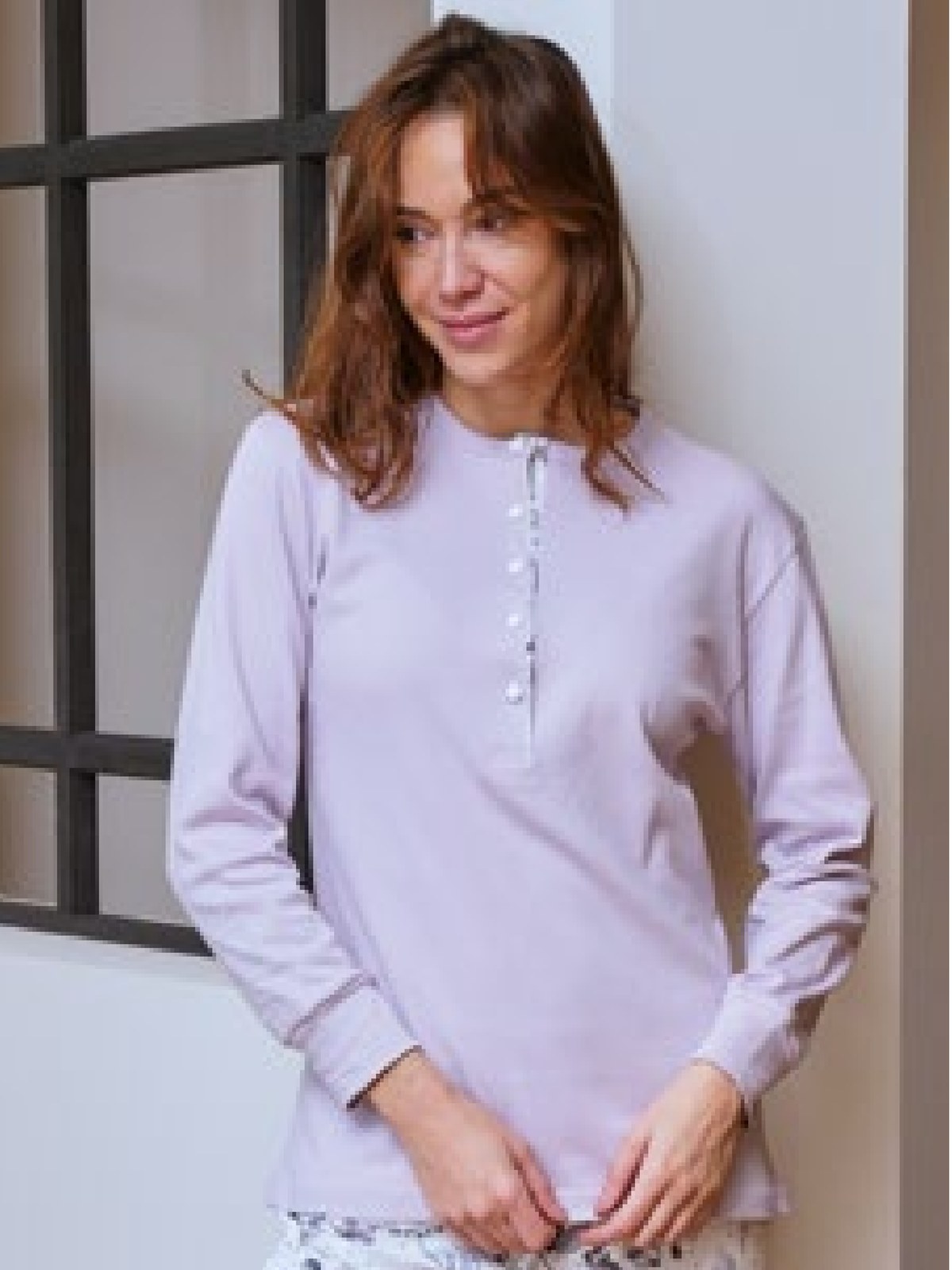 Pijama de mujer Lidia de Muslher, lila con pantalón de flores