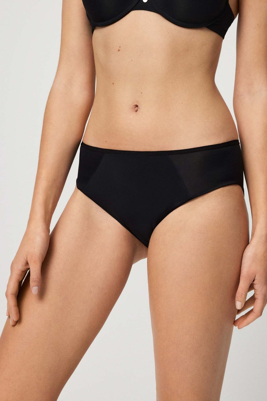 Braga menstrual de microfibra Ysabel Mora 19390 en Negro